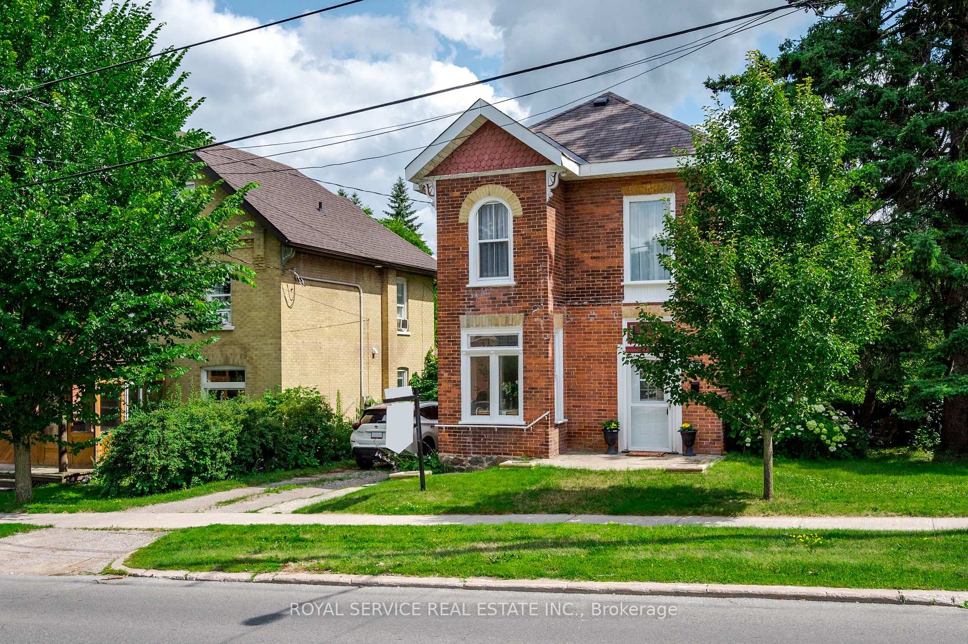 Photo 3 of 581 Sherbrooke Street, Peterborough, Town Ward 3 — HOMEH