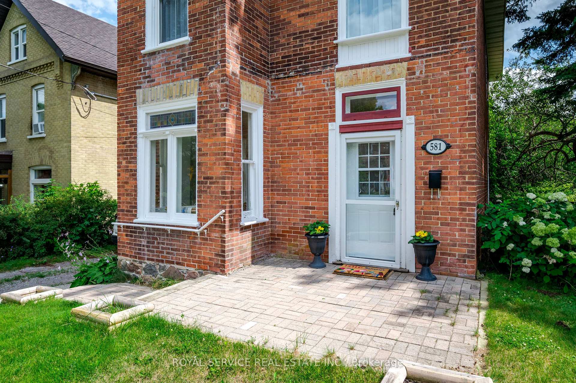 Photo 4 of 581 Sherbrooke Street, Peterborough, Town Ward 3 — HOMEH