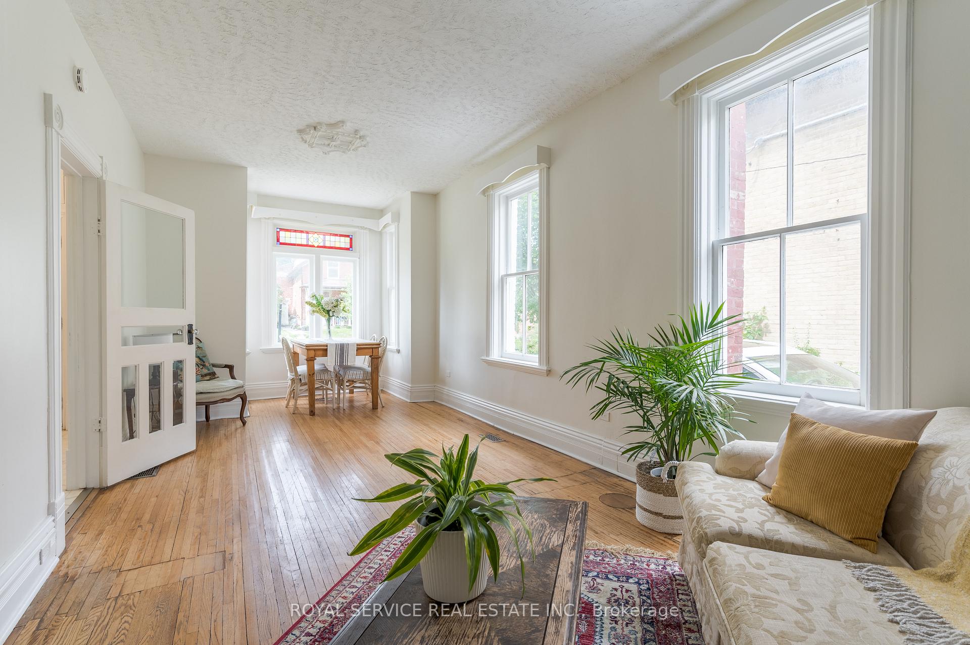 Photo 9 of 581 Sherbrooke Street, Peterborough, Town Ward 3 — HOMEH