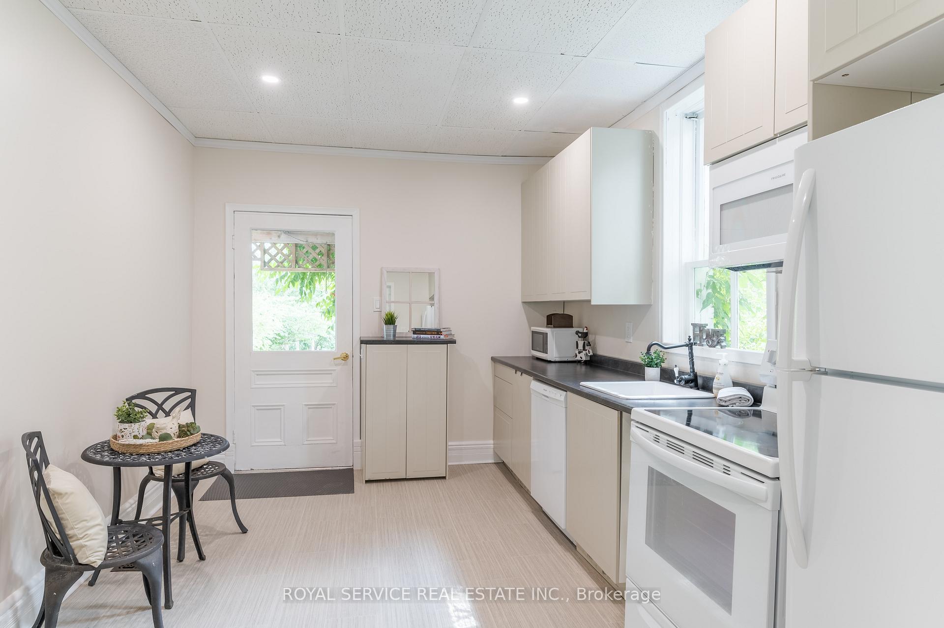 Photo 18 of 581 Sherbrooke Street, Peterborough, Town Ward 3 — HOMEH