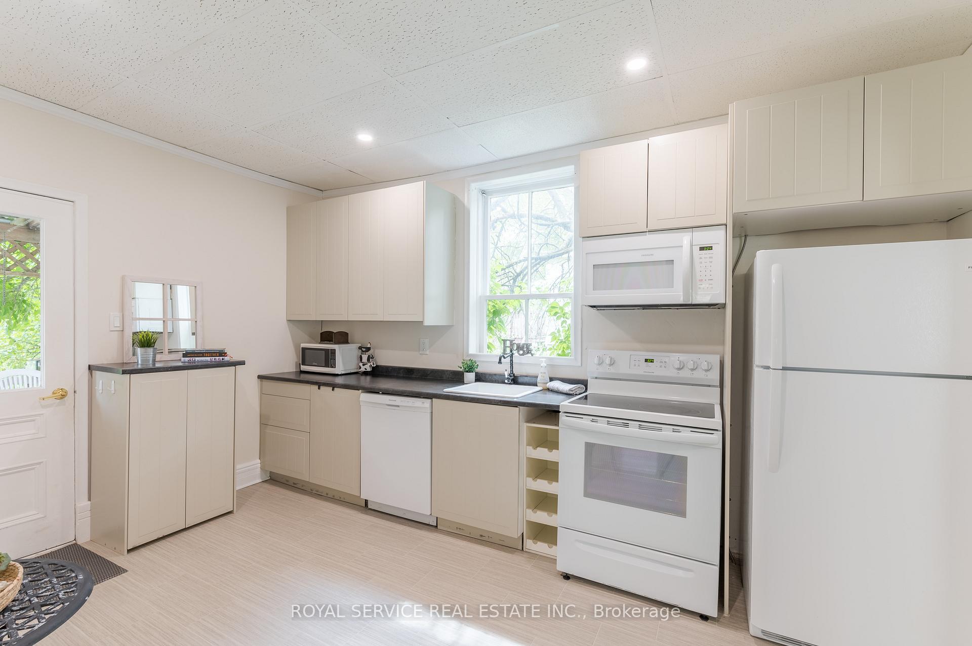 Photo 19 of 581 Sherbrooke Street, Peterborough, Town Ward 3 — HOMEH