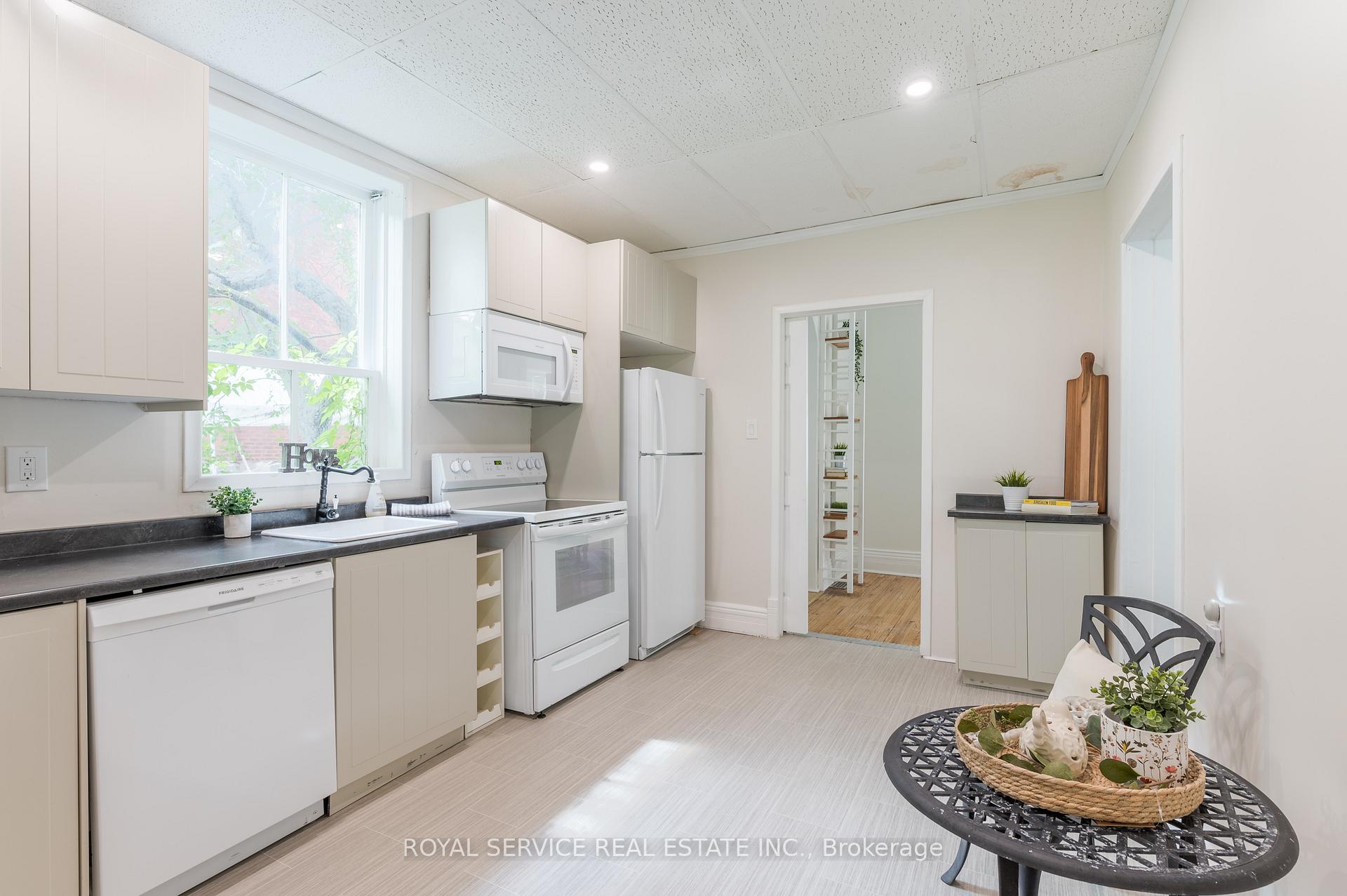 Photo 20 of 581 Sherbrooke Street, Peterborough, Town Ward 3 — HOMEH