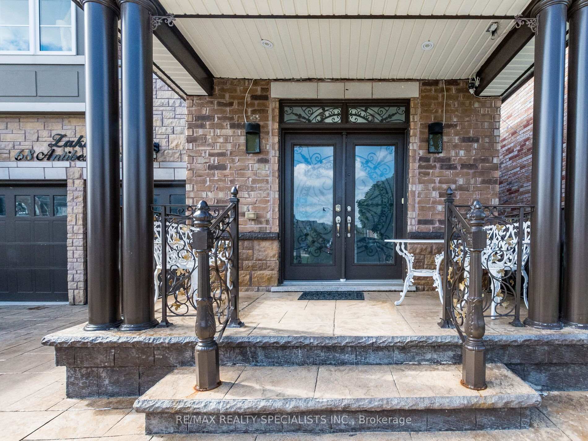 Photo 5 of 68 Antibes Drive, Brampton, Credit Valley — HOMEH