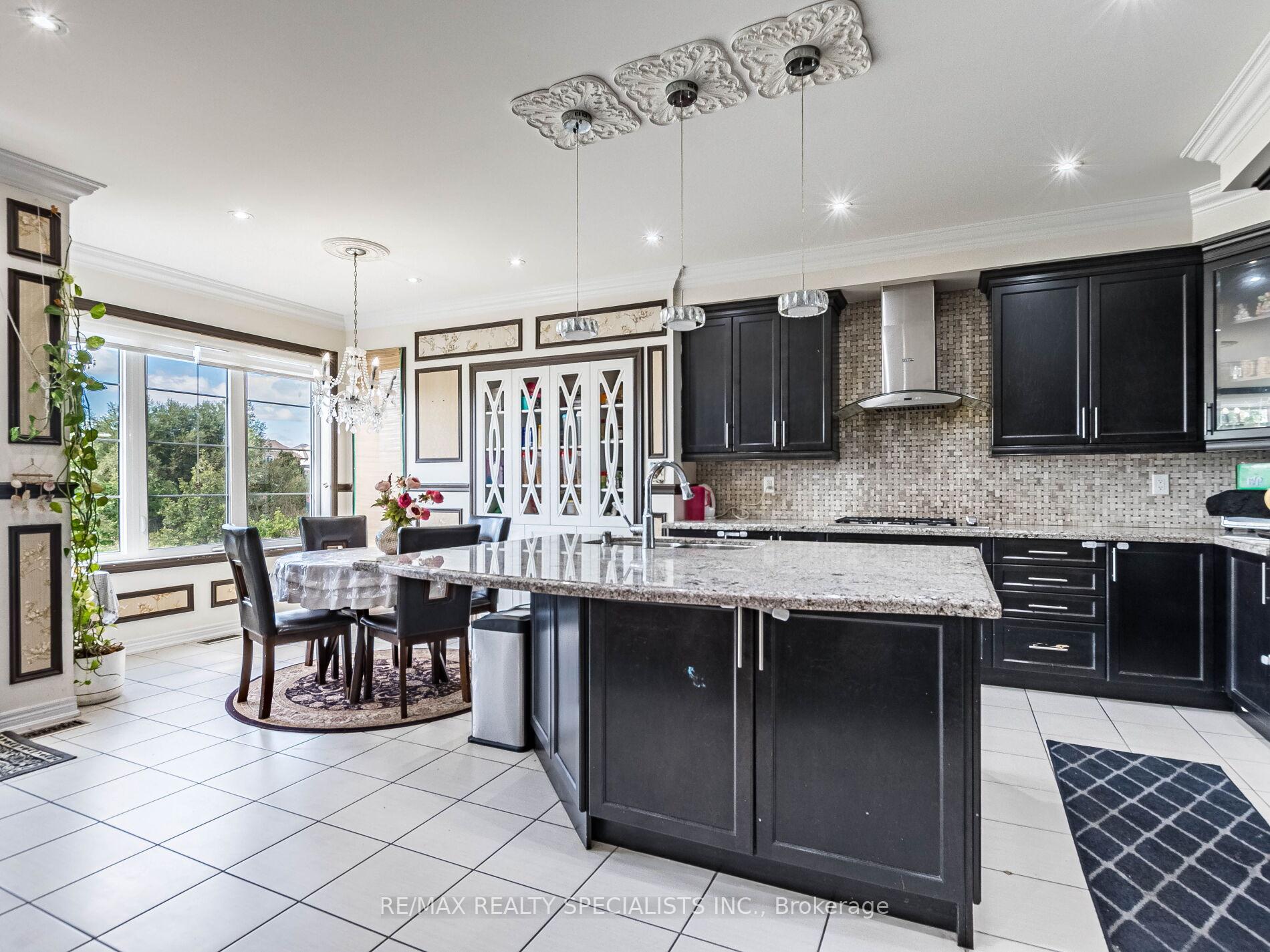 Photo 12 of 68 Antibes Drive, Brampton, Credit Valley — HOMEH