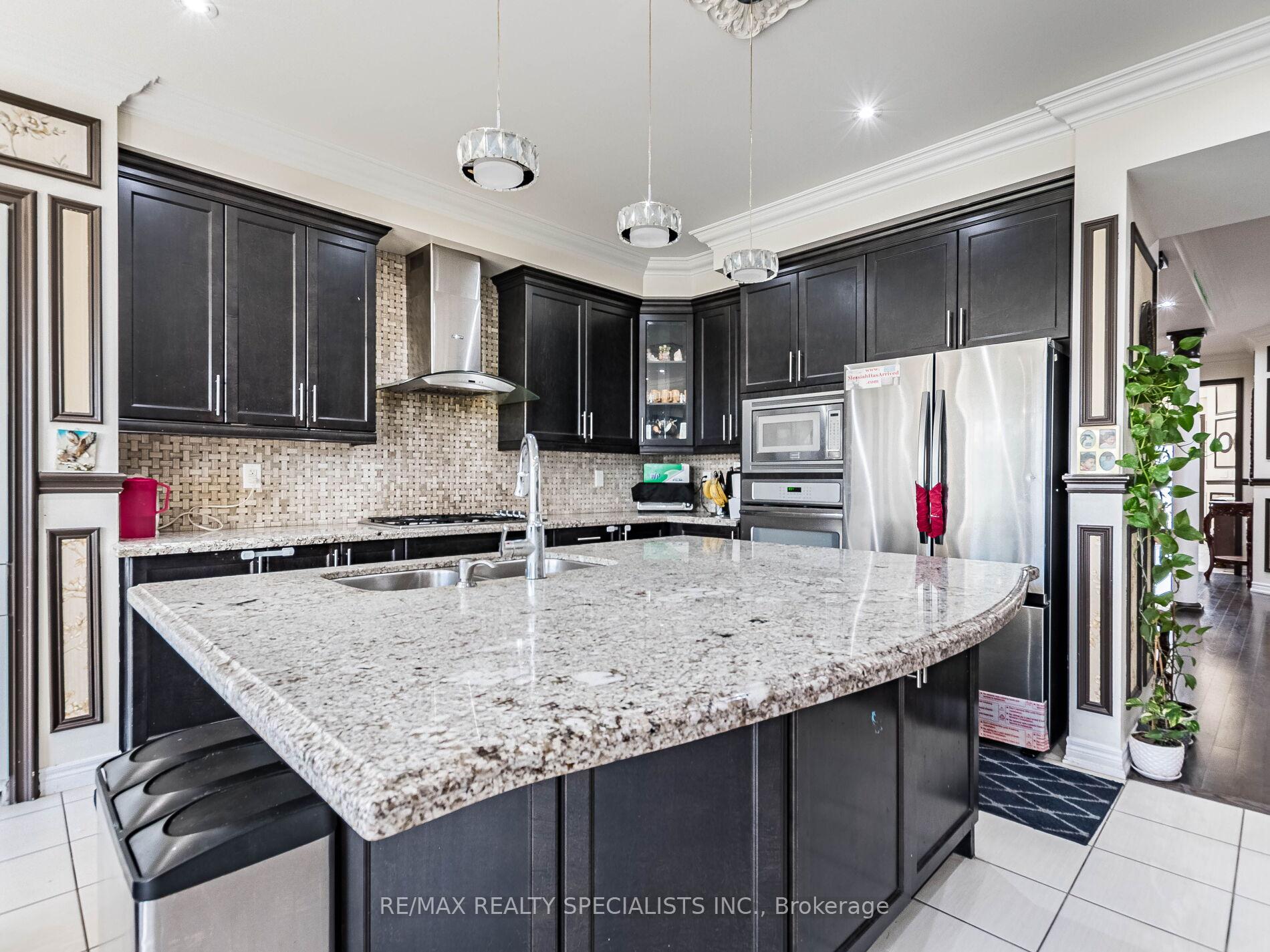 Photo 16 of 68 Antibes Drive, Brampton, Credit Valley — HOMEH