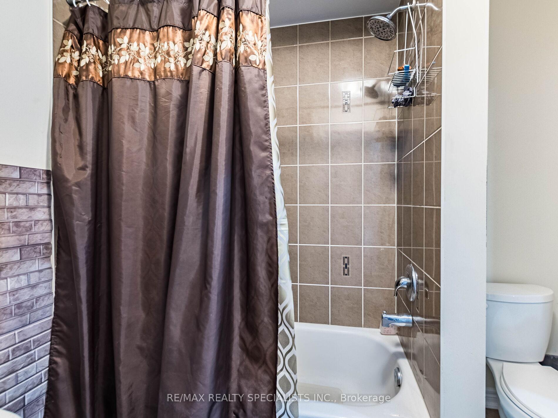 Photo 33 of 68 Antibes Drive, Brampton, Credit Valley — HOMEH
