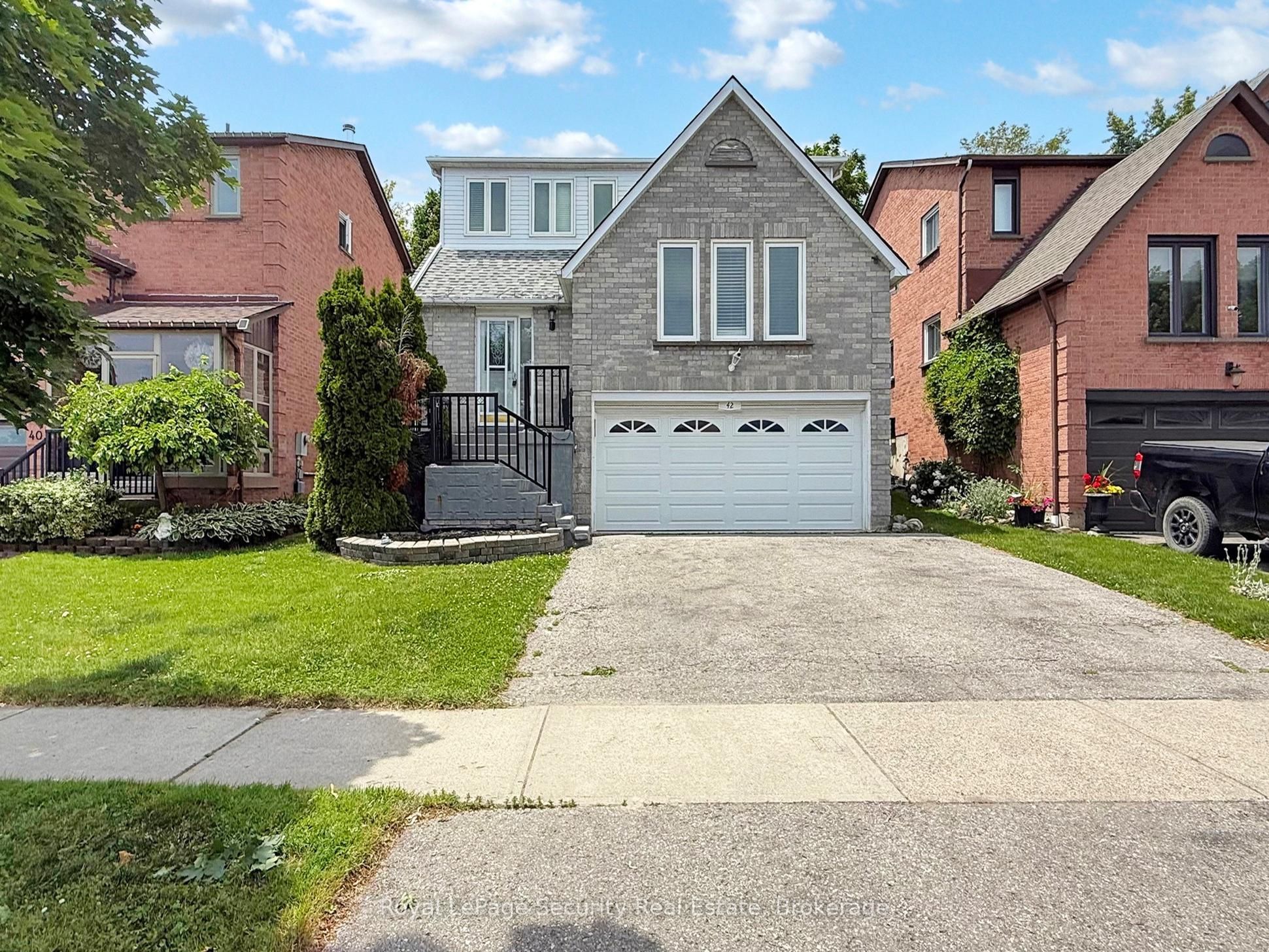 Photo 2 of 42 Gardiner Drive, Ajax, Central — HOMEH
