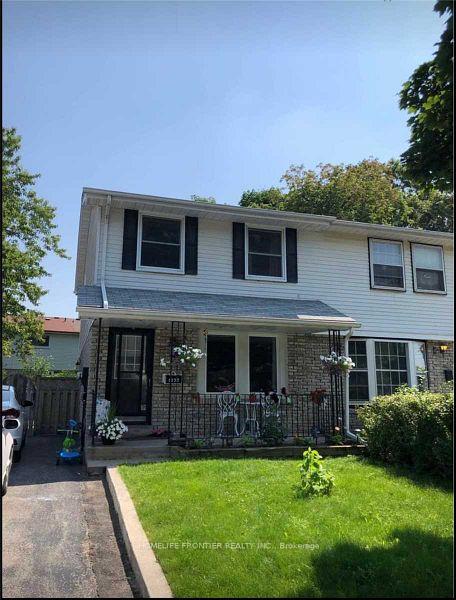 Front of 1357 Mary Street N
