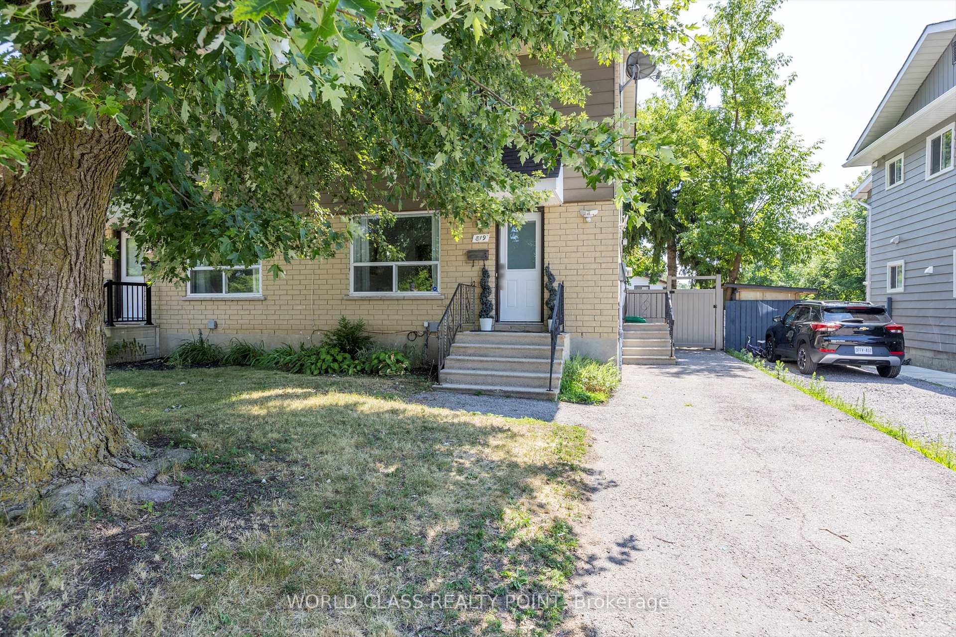 Front of 819 Cameron Street
