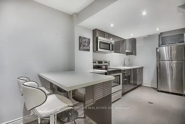 Photo 2 of 78 Beachville Circle, Brampton, Credit Valley — HOMEH