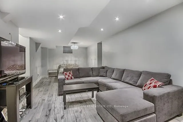 Photo 4 of 78 Beachville Circle, Brampton, Credit Valley — HOMEH