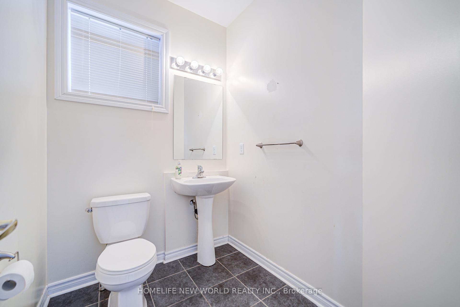 Photo 7 of 49 Chiswick Avenue, Whitby, Brooklin — HOMEH