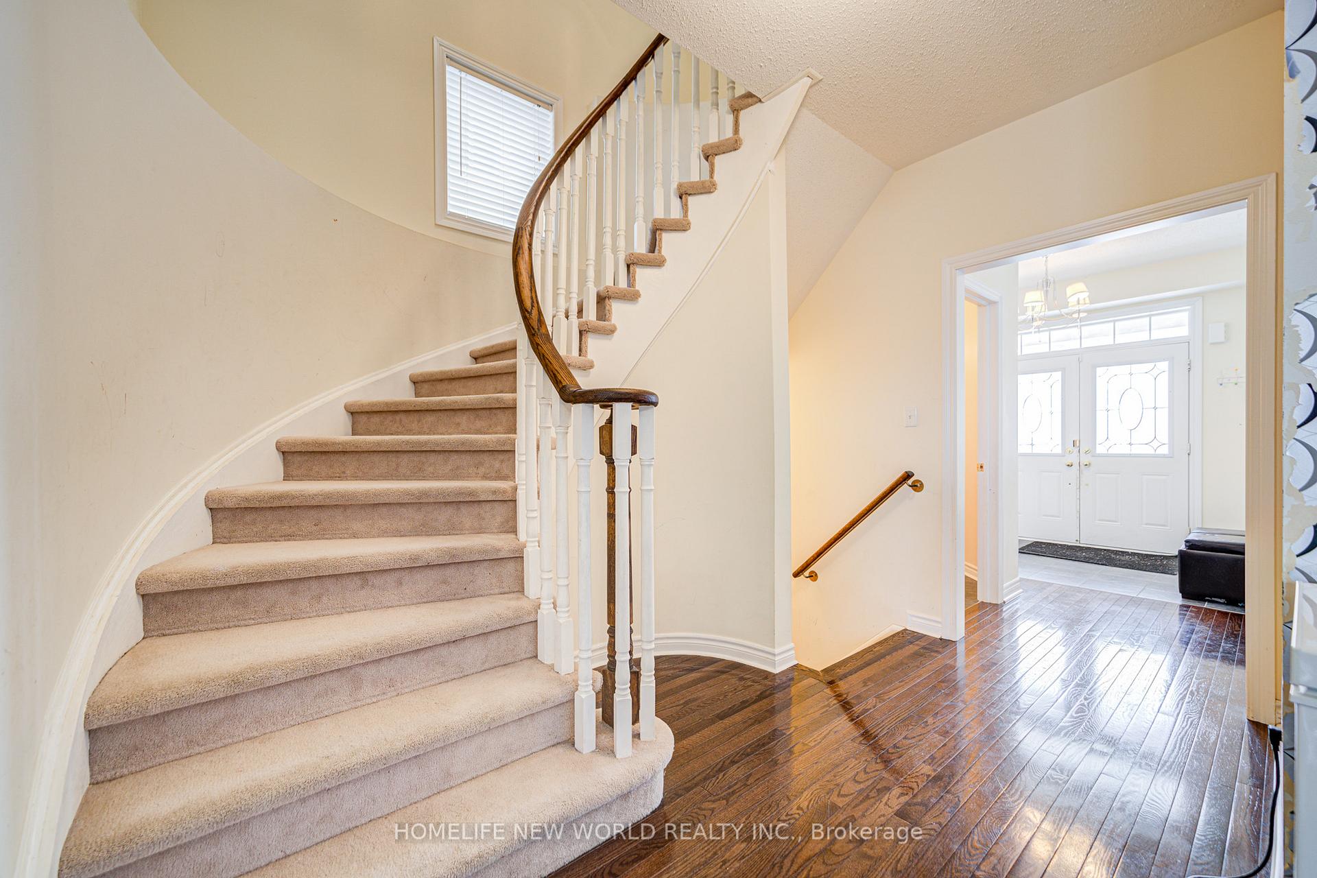 Photo 9 of 49 Chiswick Avenue, Whitby, Brooklin — HOMEH