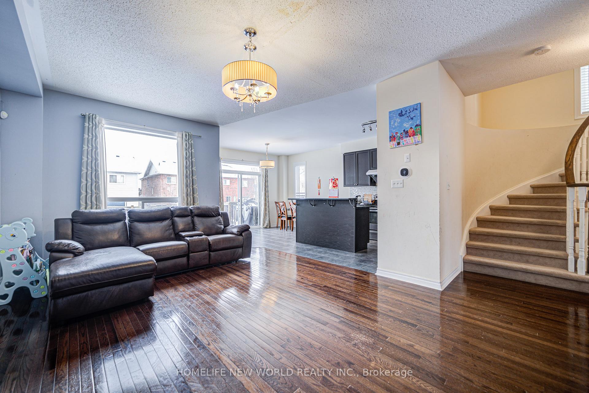 Photo 11 of 49 Chiswick Avenue, Whitby, Brooklin — HOMEH