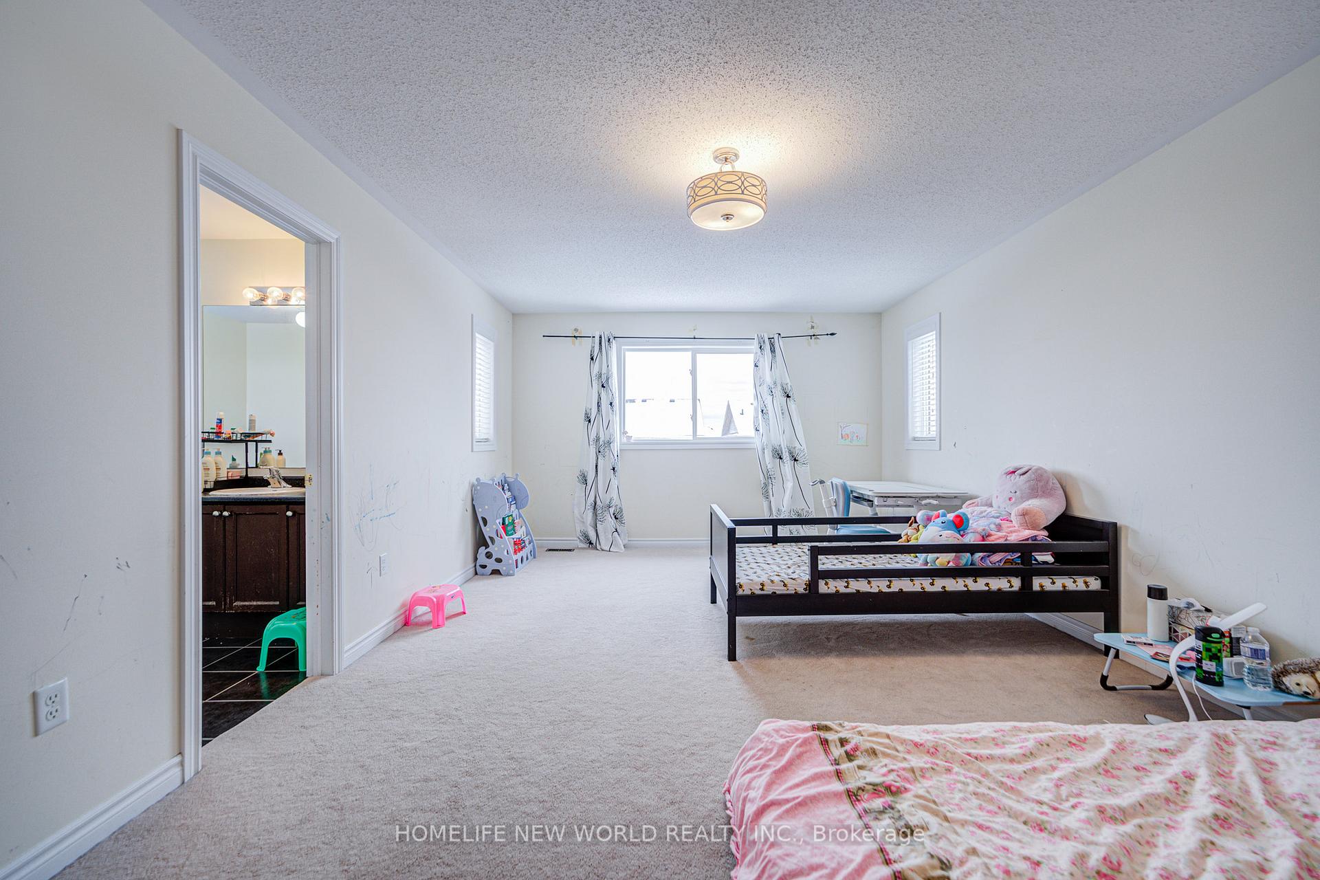 Photo 19 of 49 Chiswick Avenue, Whitby, Brooklin — HOMEH