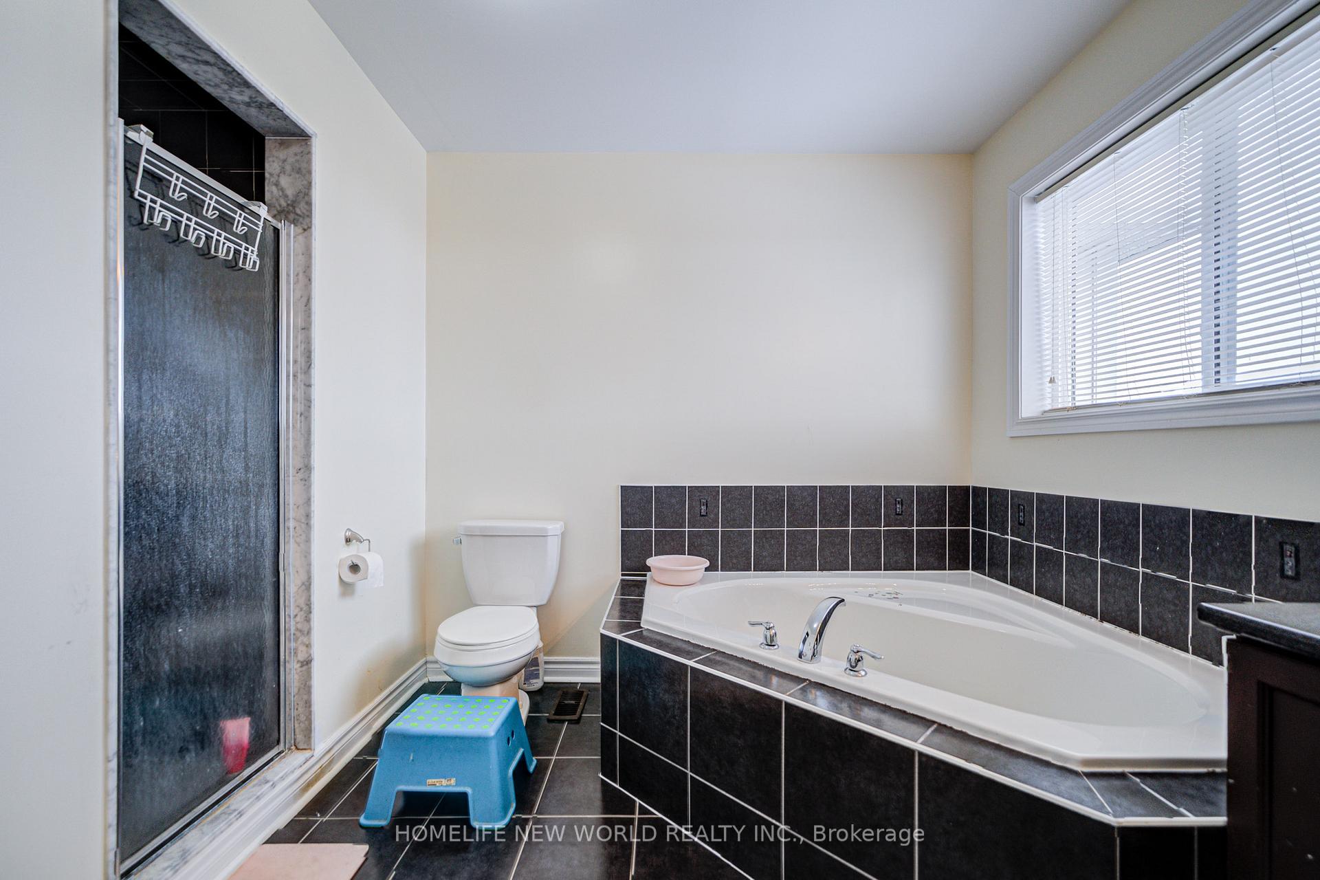 Photo 20 of 49 Chiswick Avenue, Whitby, Brooklin — HOMEH