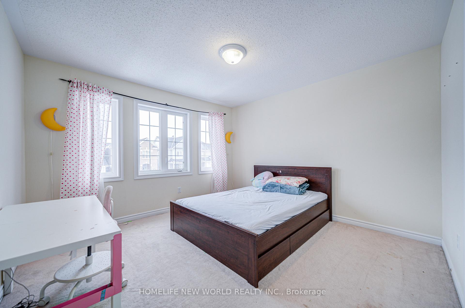 Photo 23 of 49 Chiswick Avenue, Whitby, Brooklin — HOMEH