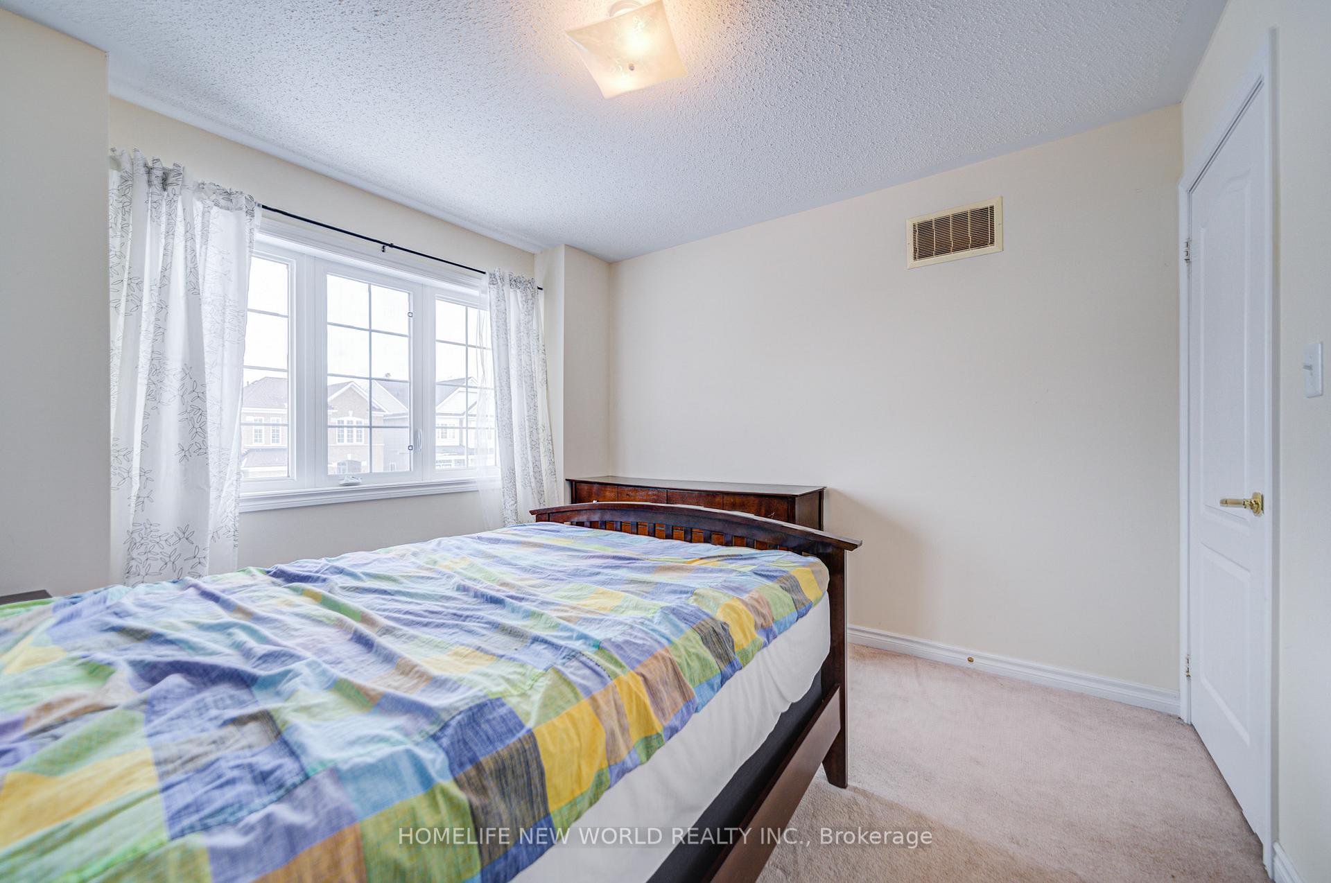 Photo 24 of 49 Chiswick Avenue, Whitby, Brooklin — HOMEH