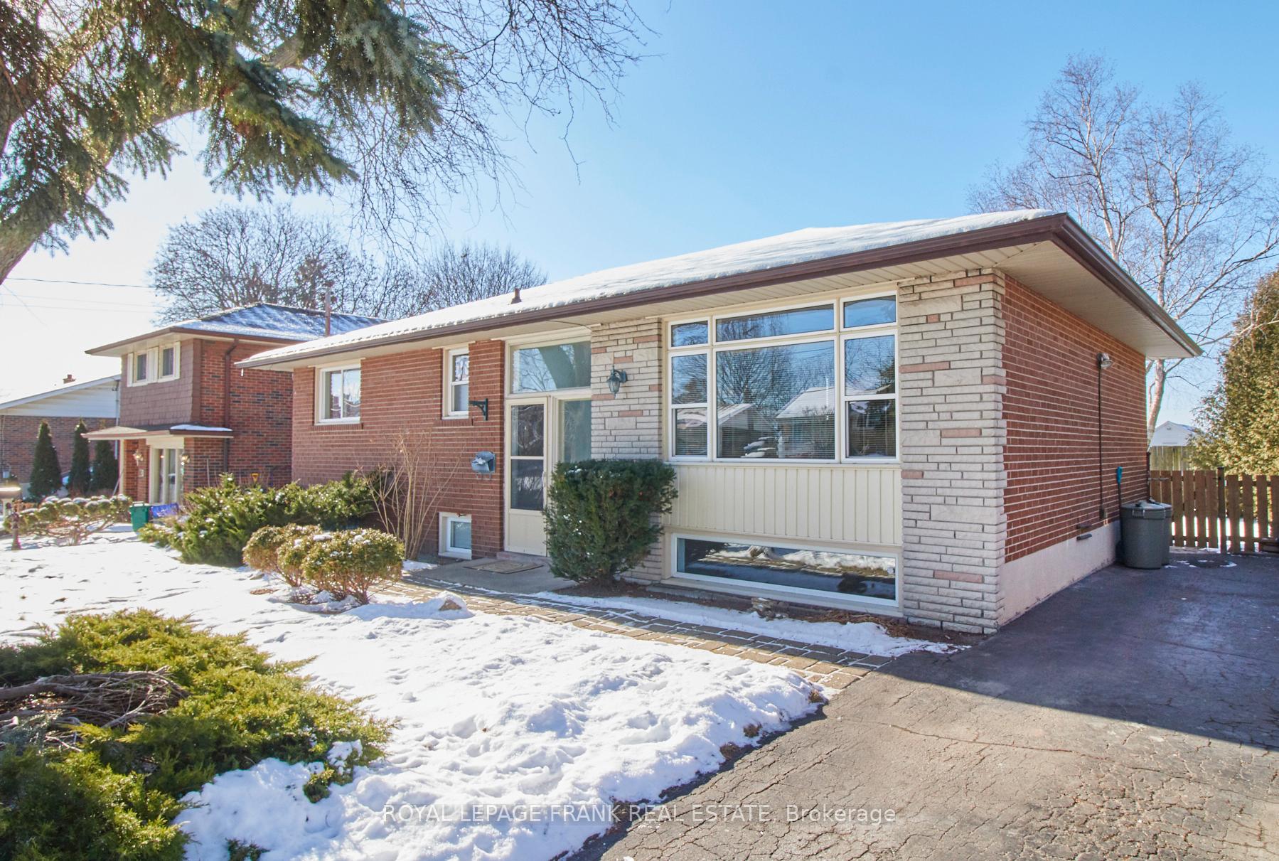 Photo 2 of 112 Bowman Avenue, Whitby, Blue Grass Meadows — HOMEH