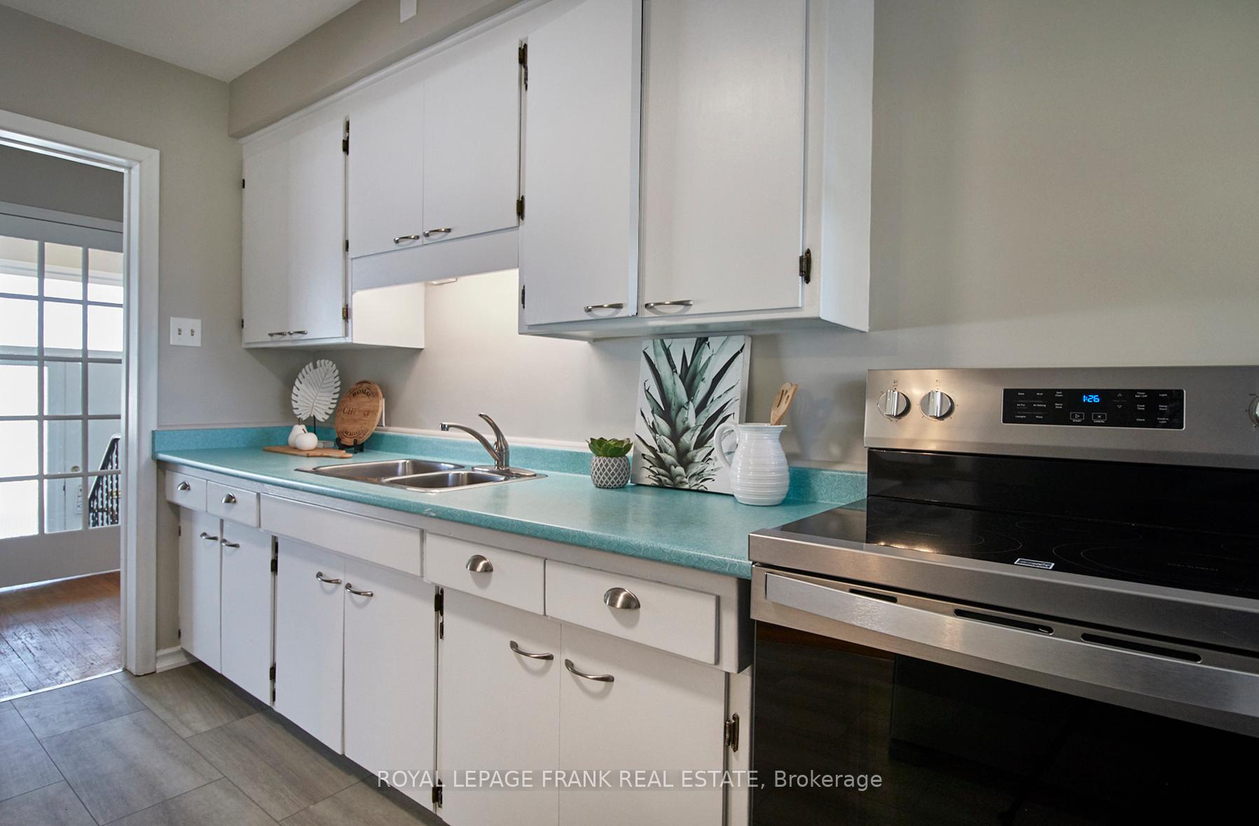 Photo 14 of 112 Bowman Avenue, Whitby, Blue Grass Meadows — HOMEH