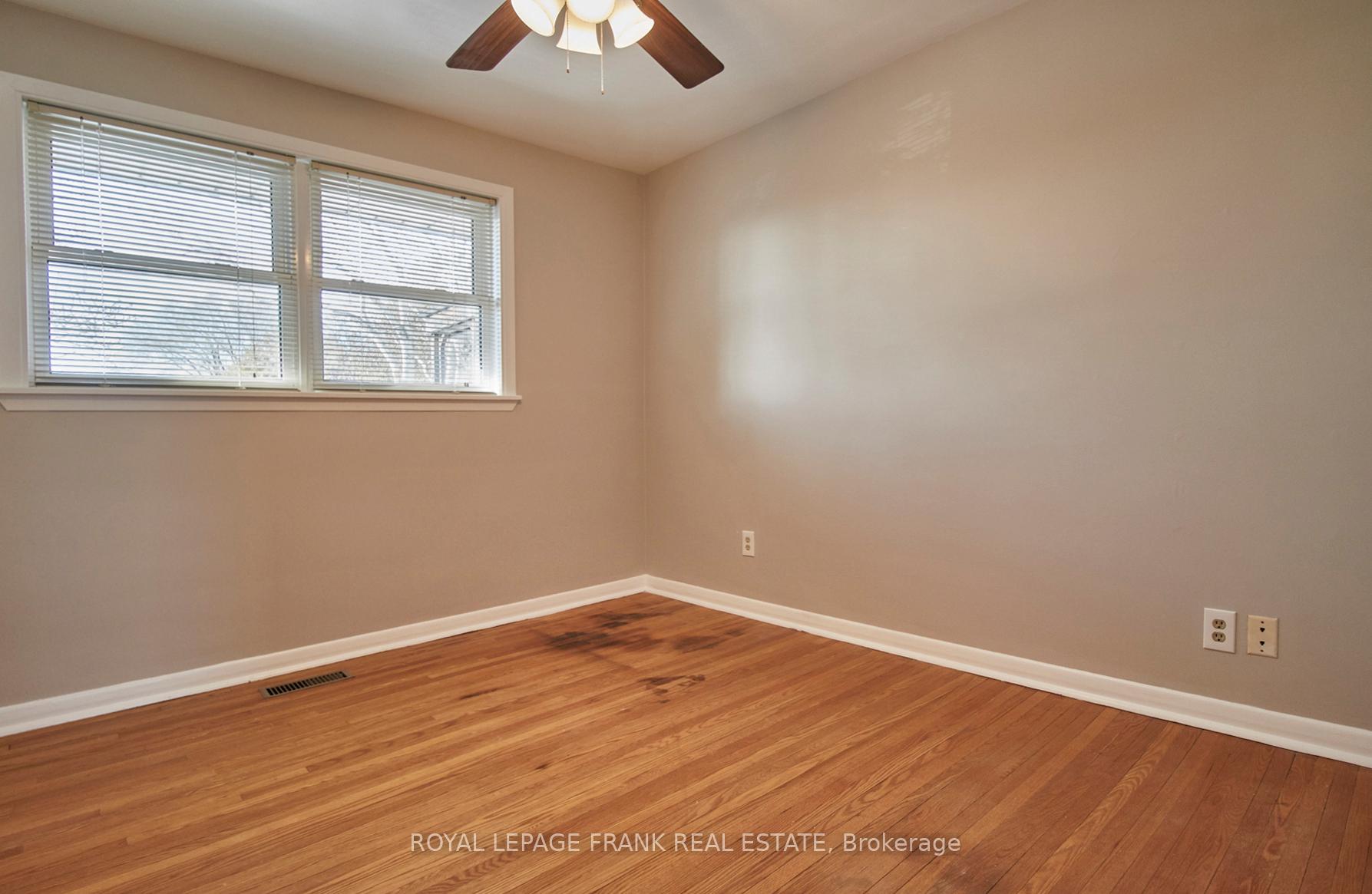 Photo 17 of 112 Bowman Avenue, Whitby, Blue Grass Meadows — HOMEH