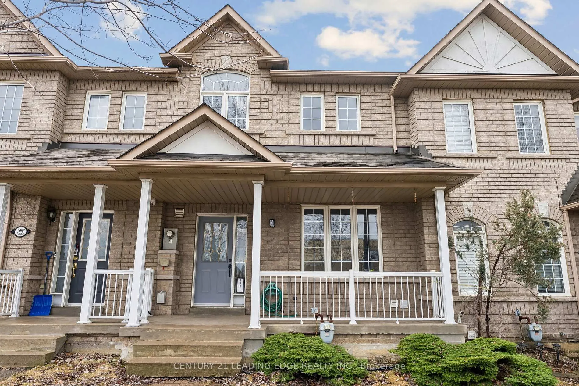 Front of 1981 Bur Oak Avenue