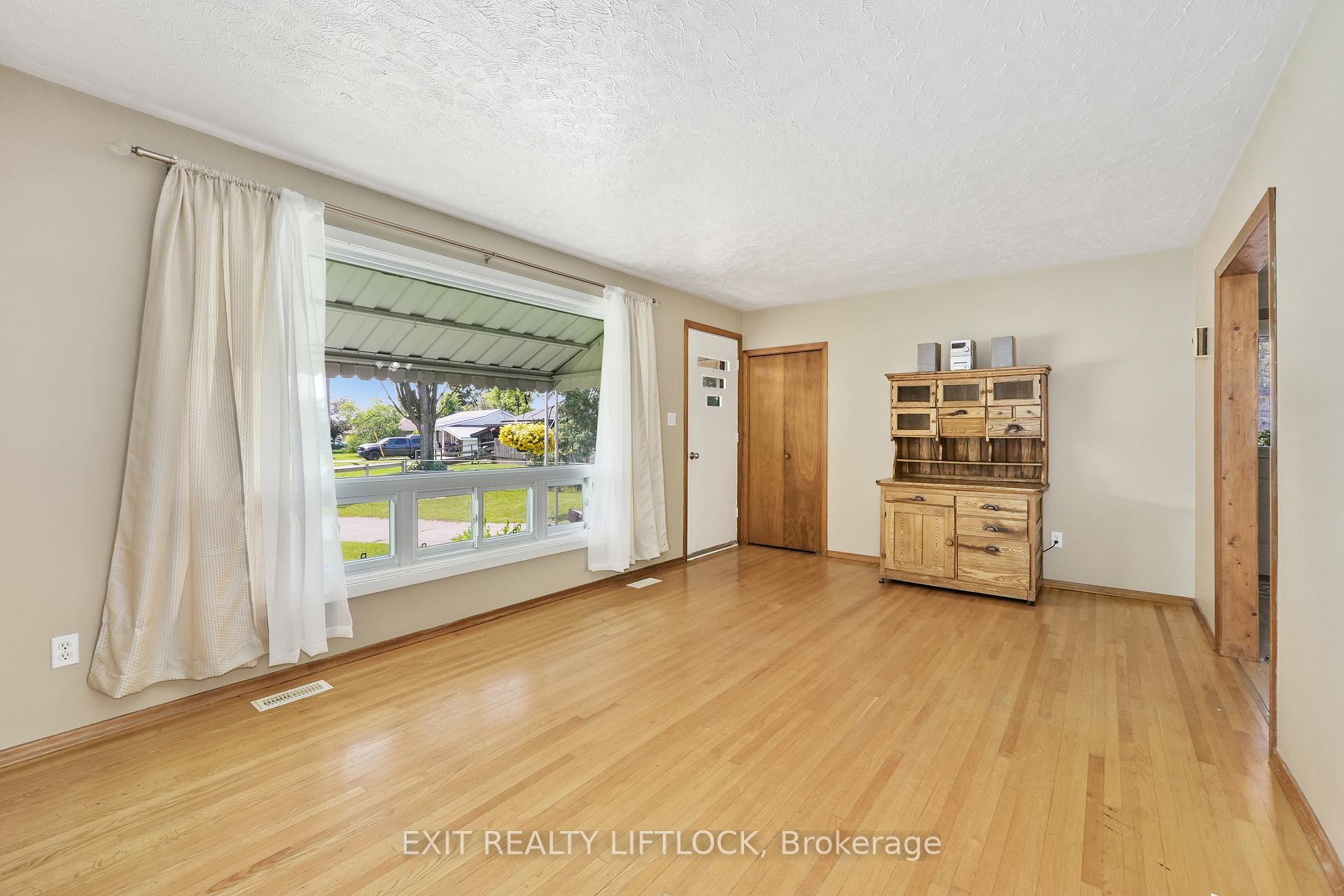 Photo 3 of 222 Collison Crescent, Peterborough, Ashburnham Ward 4 — HOMEH