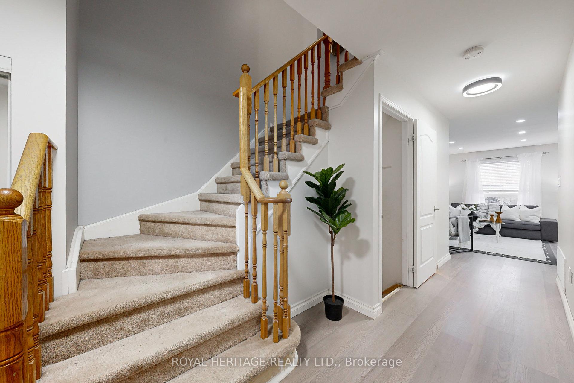 Photo 3 of 83 Presley Crescent, Whitby, Williamsburg — HOMEH