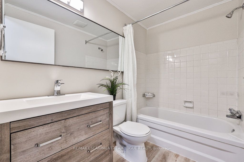 Photo 63 of 2251 Manchester Drive, Burlington, Brant Hills — HOMEH