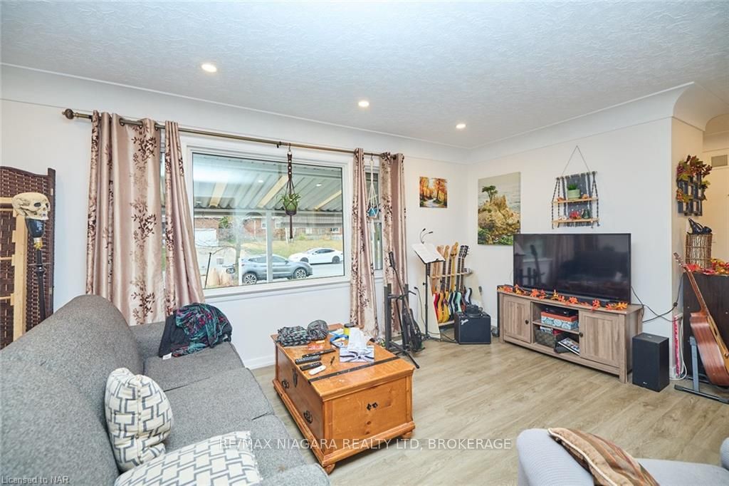 Photo 23 of 46 Diffin Drive, Welland, Prince Charles — HOMEH