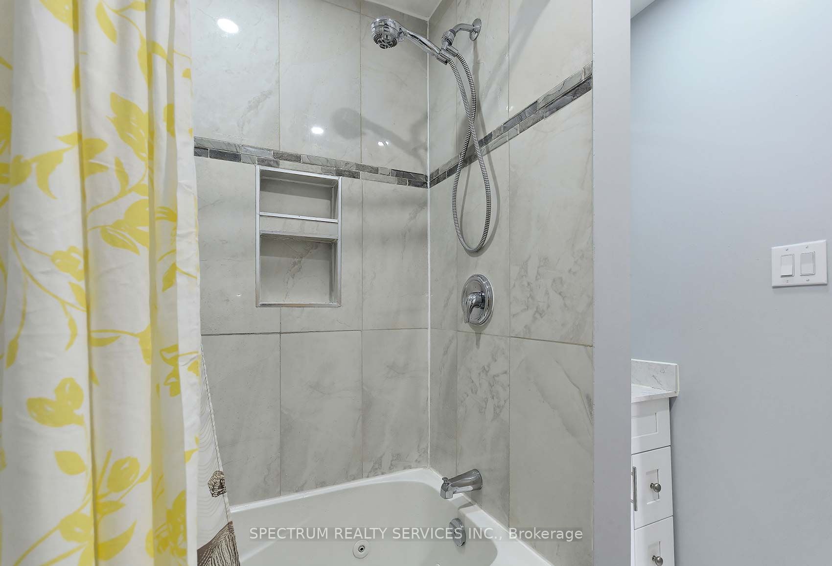 Photo 65 of 109 Kelso Crescent, Vaughan, Maple — HOMEH