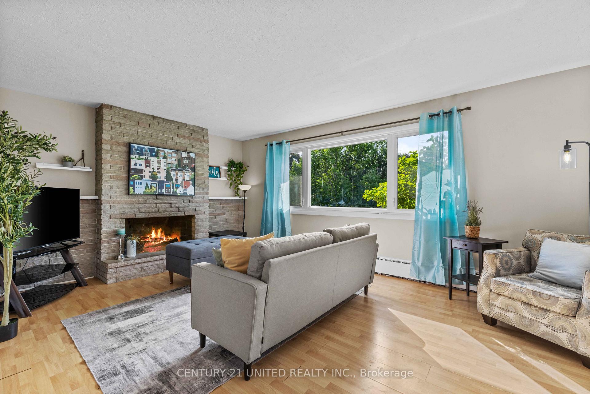 Photo 6 of 1056 Glebemount Crescent, Peterborough, Northcrest Ward 5 — HOMEH