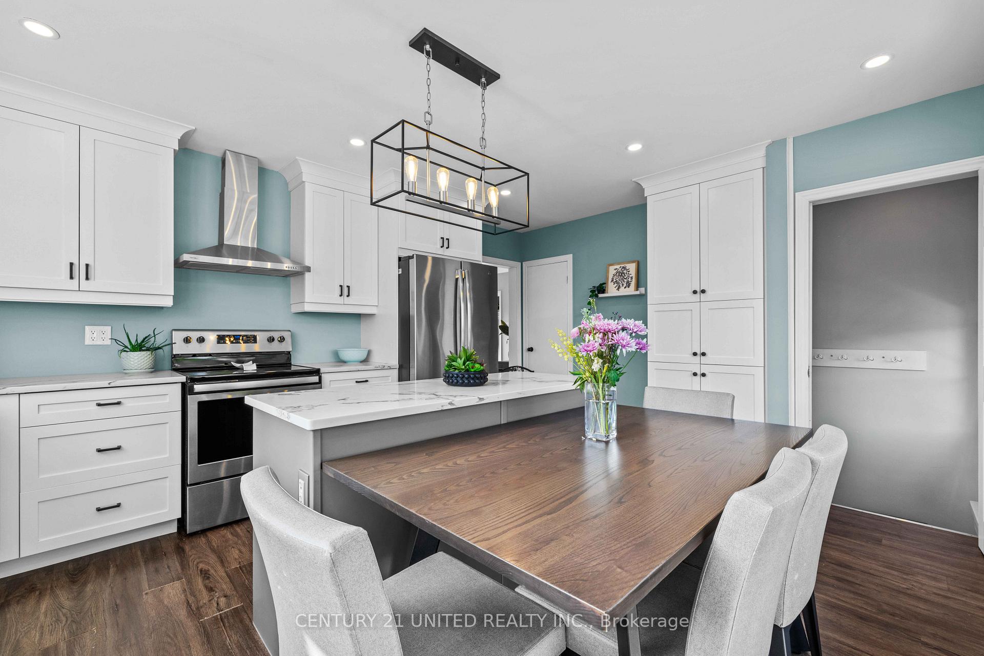 Photo 7 of 1056 Glebemount Crescent, Peterborough, Northcrest Ward 5 — HOMEH