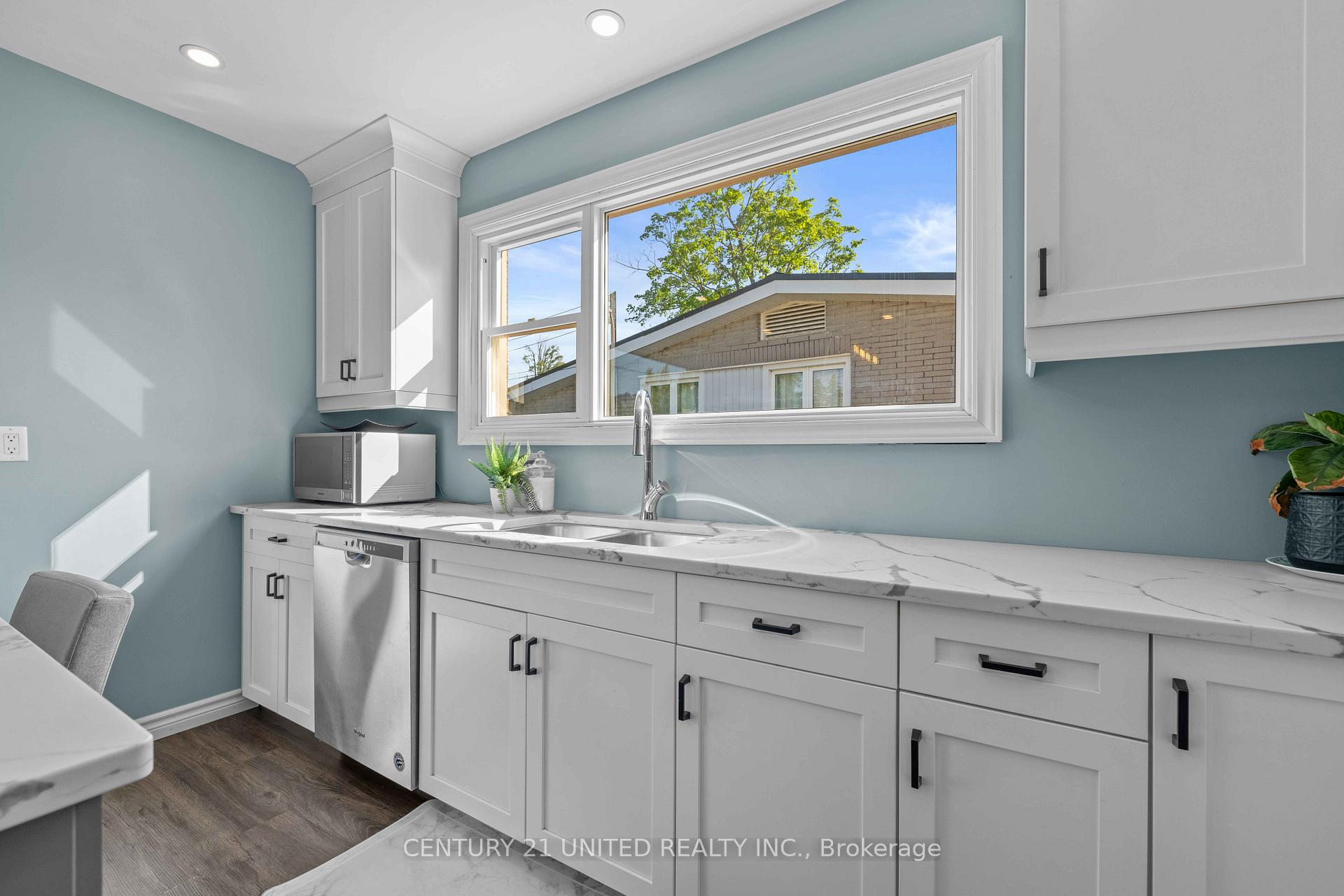 Photo 9 of 1056 Glebemount Crescent, Peterborough, Northcrest Ward 5 — HOMEH