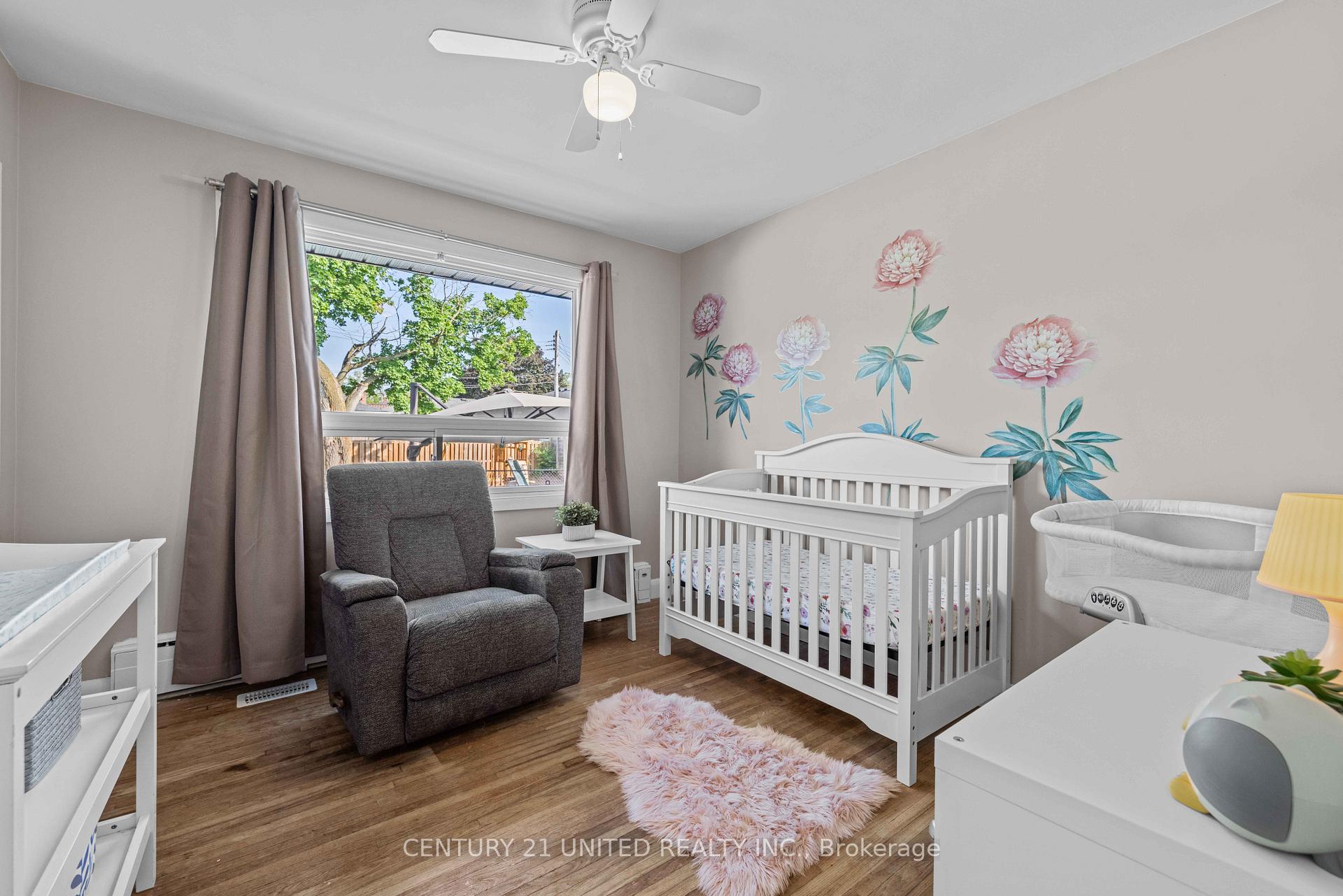 Photo 12 of 1056 Glebemount Crescent, Peterborough, Northcrest Ward 5 — HOMEH