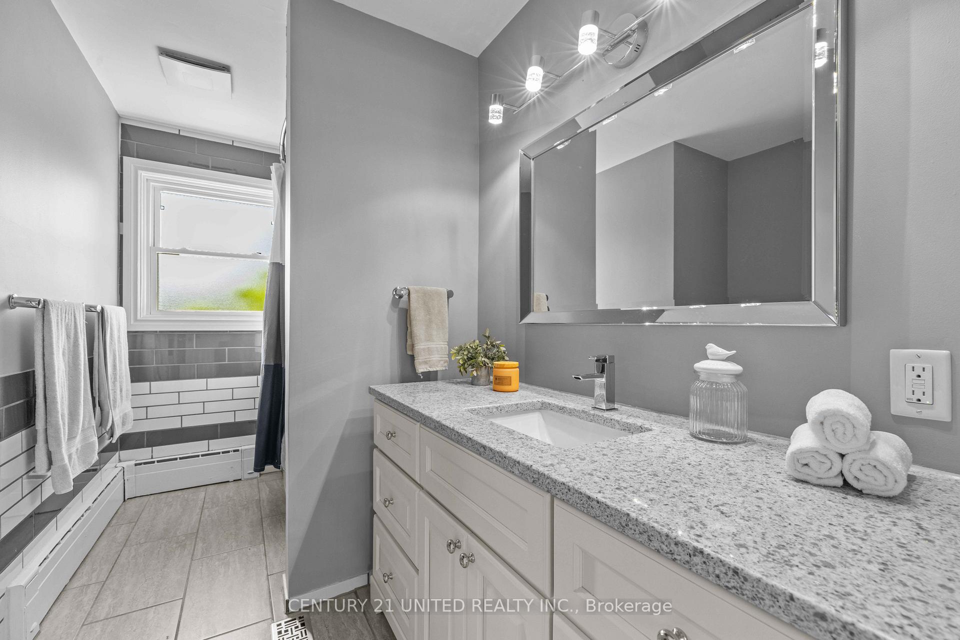 Photo 13 of 1056 Glebemount Crescent, Peterborough, Northcrest Ward 5 — HOMEH