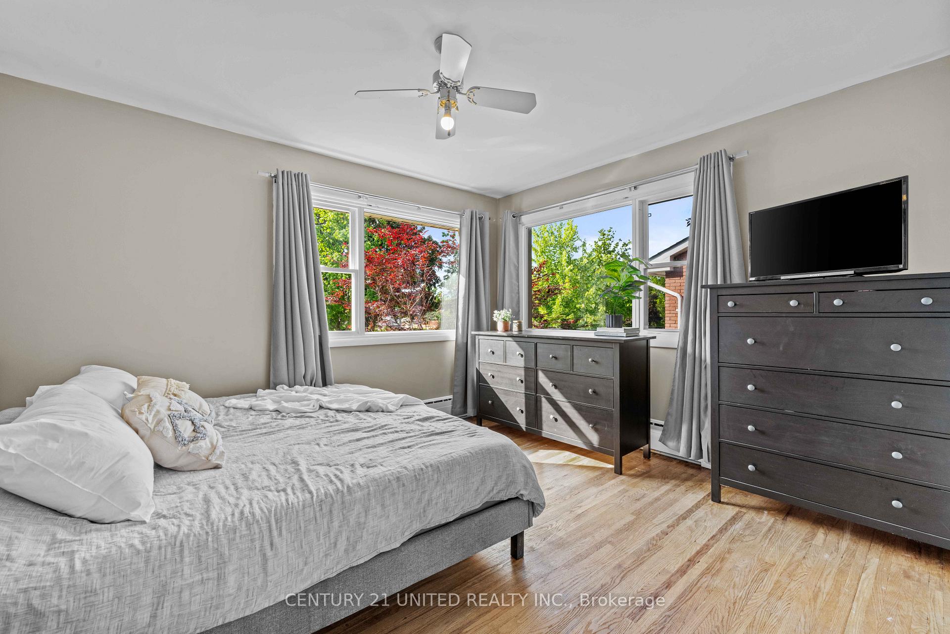 Photo 14 of 1056 Glebemount Crescent, Peterborough, Northcrest Ward 5 — HOMEH
