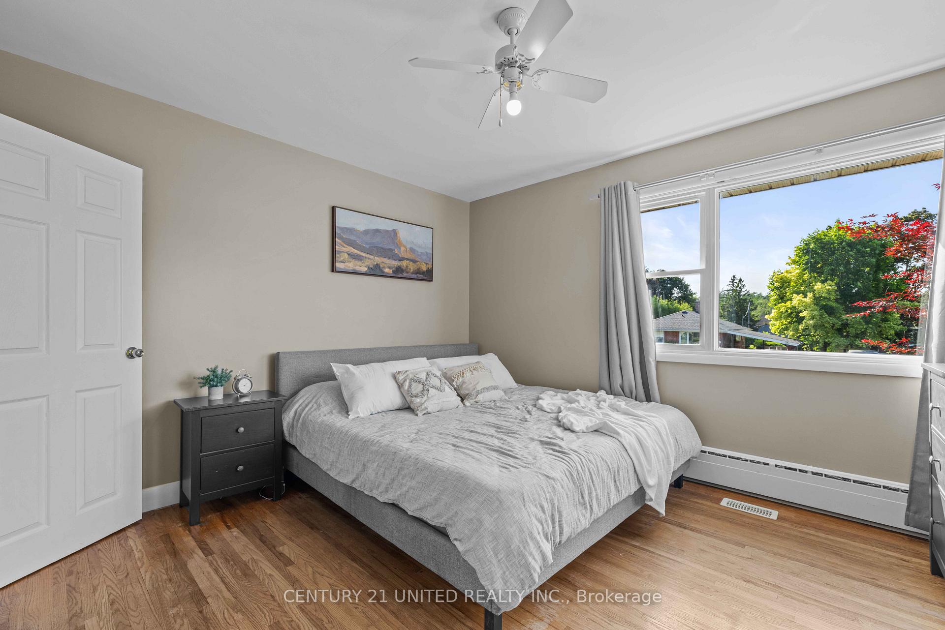 Photo 15 of 1056 Glebemount Crescent, Peterborough, Northcrest Ward 5 — HOMEH