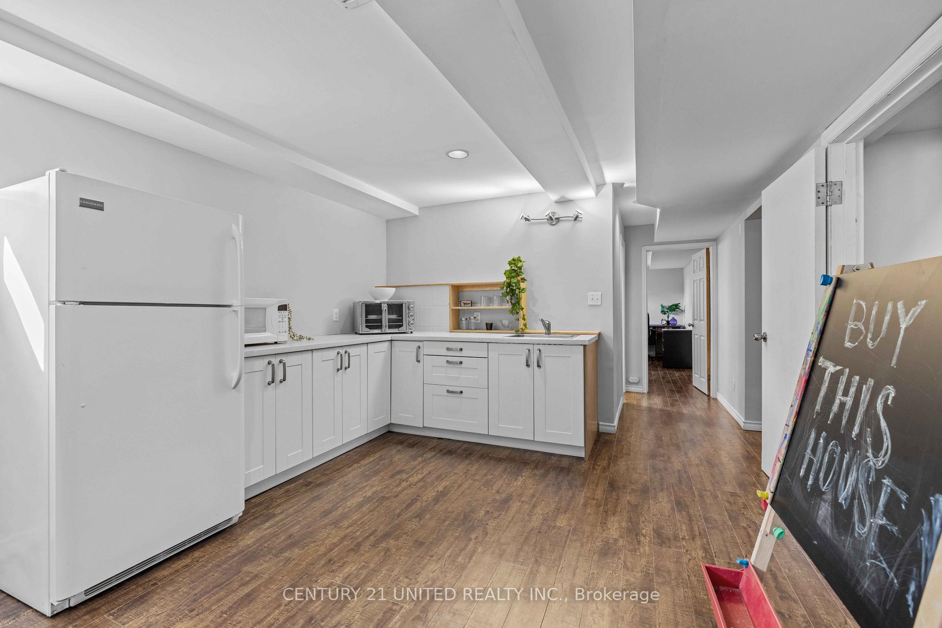 Photo 19 of 1056 Glebemount Crescent, Peterborough, Northcrest Ward 5 — HOMEH