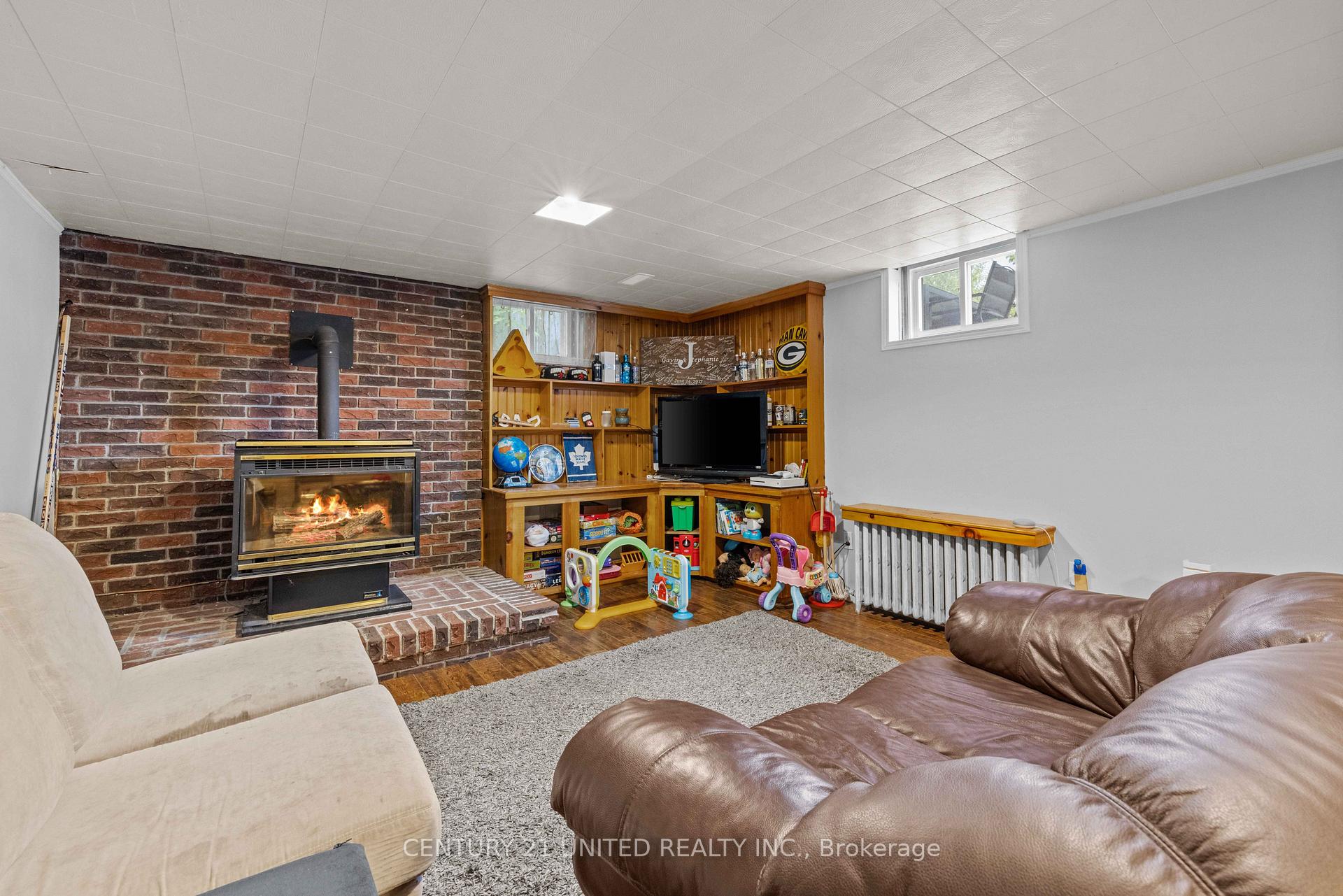 Photo 20 of 1056 Glebemount Crescent, Peterborough, Northcrest Ward 5 — HOMEH