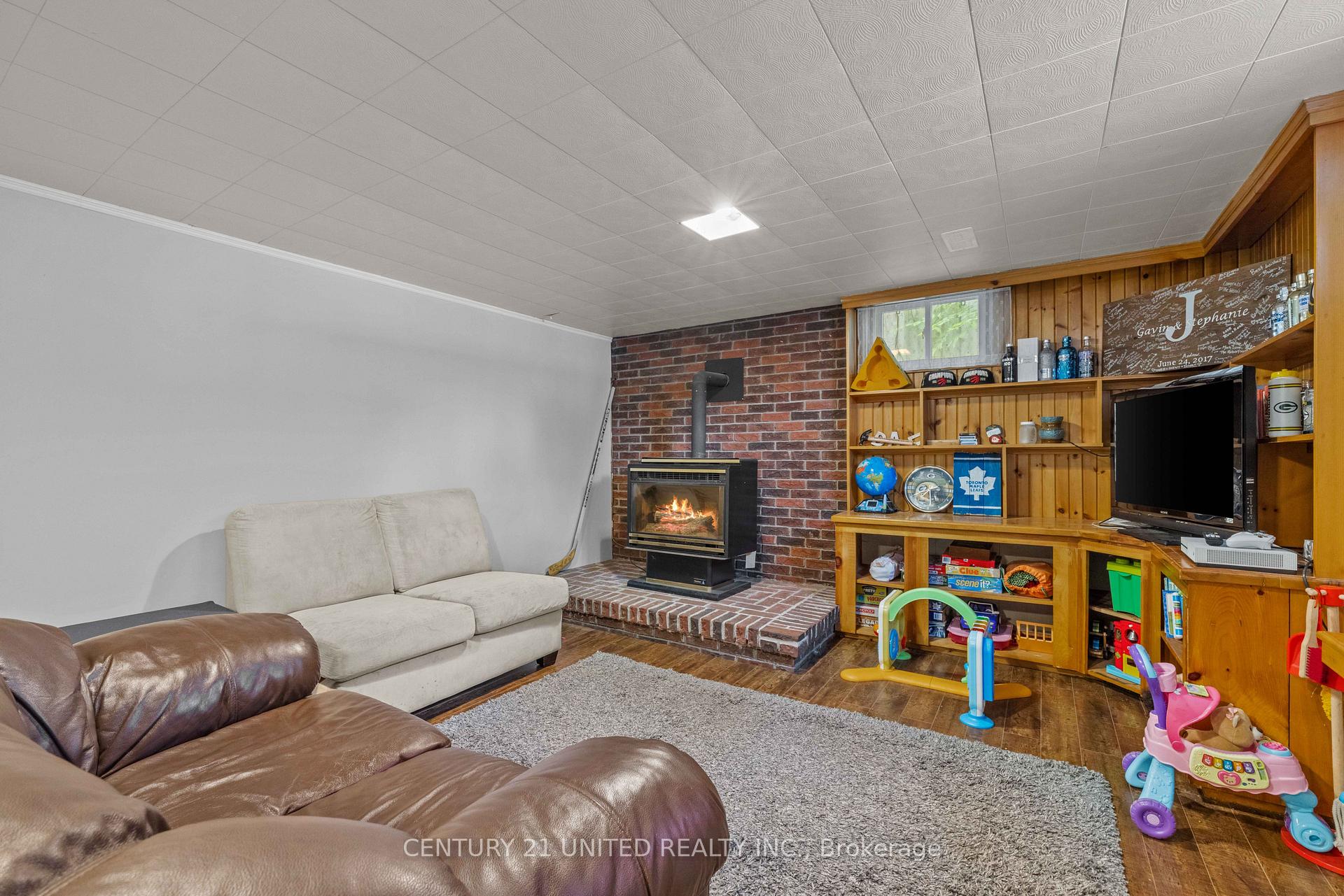 Photo 21 of 1056 Glebemount Crescent, Peterborough, Northcrest Ward 5 — HOMEH