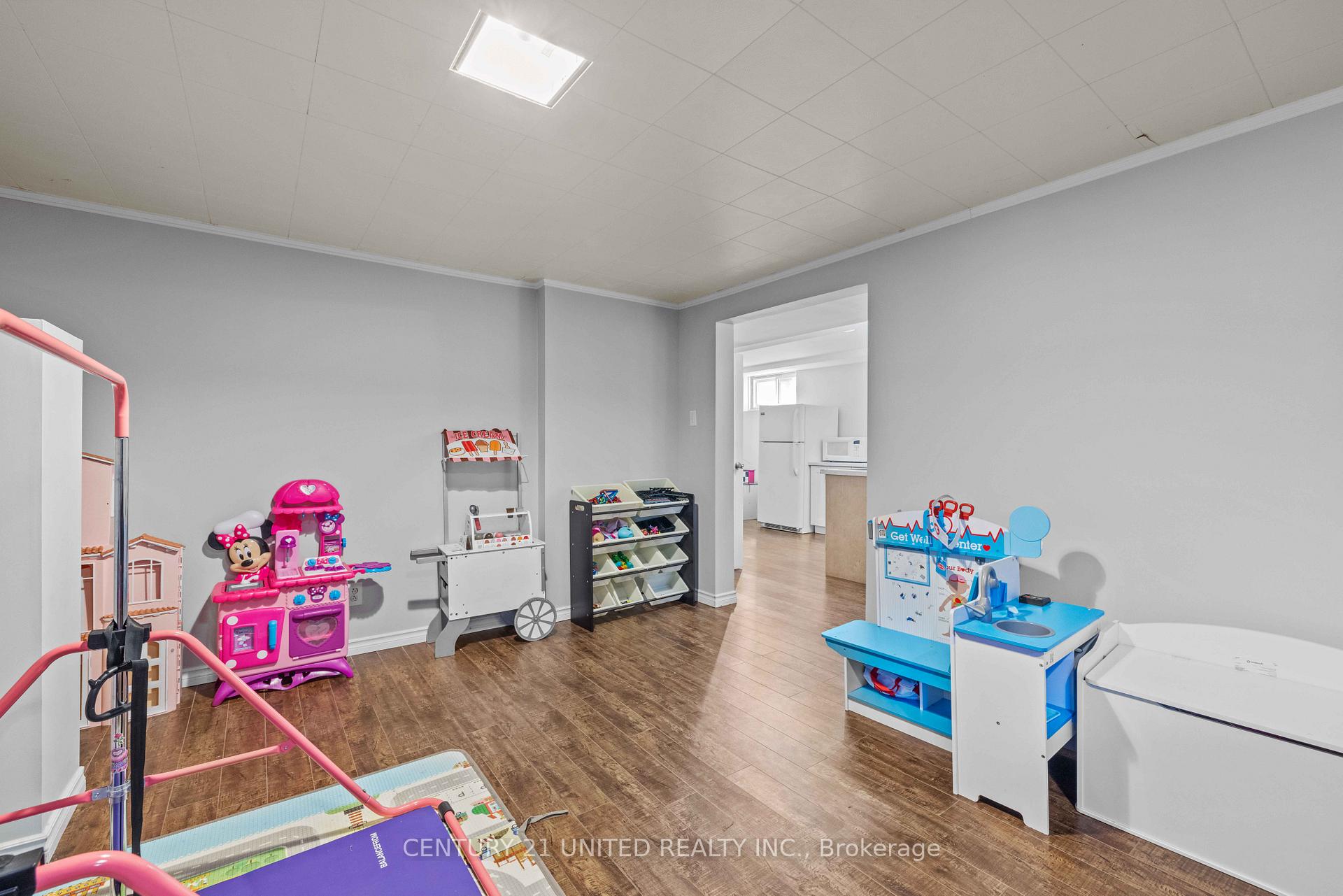Photo 22 of 1056 Glebemount Crescent, Peterborough, Northcrest Ward 5 — HOMEH