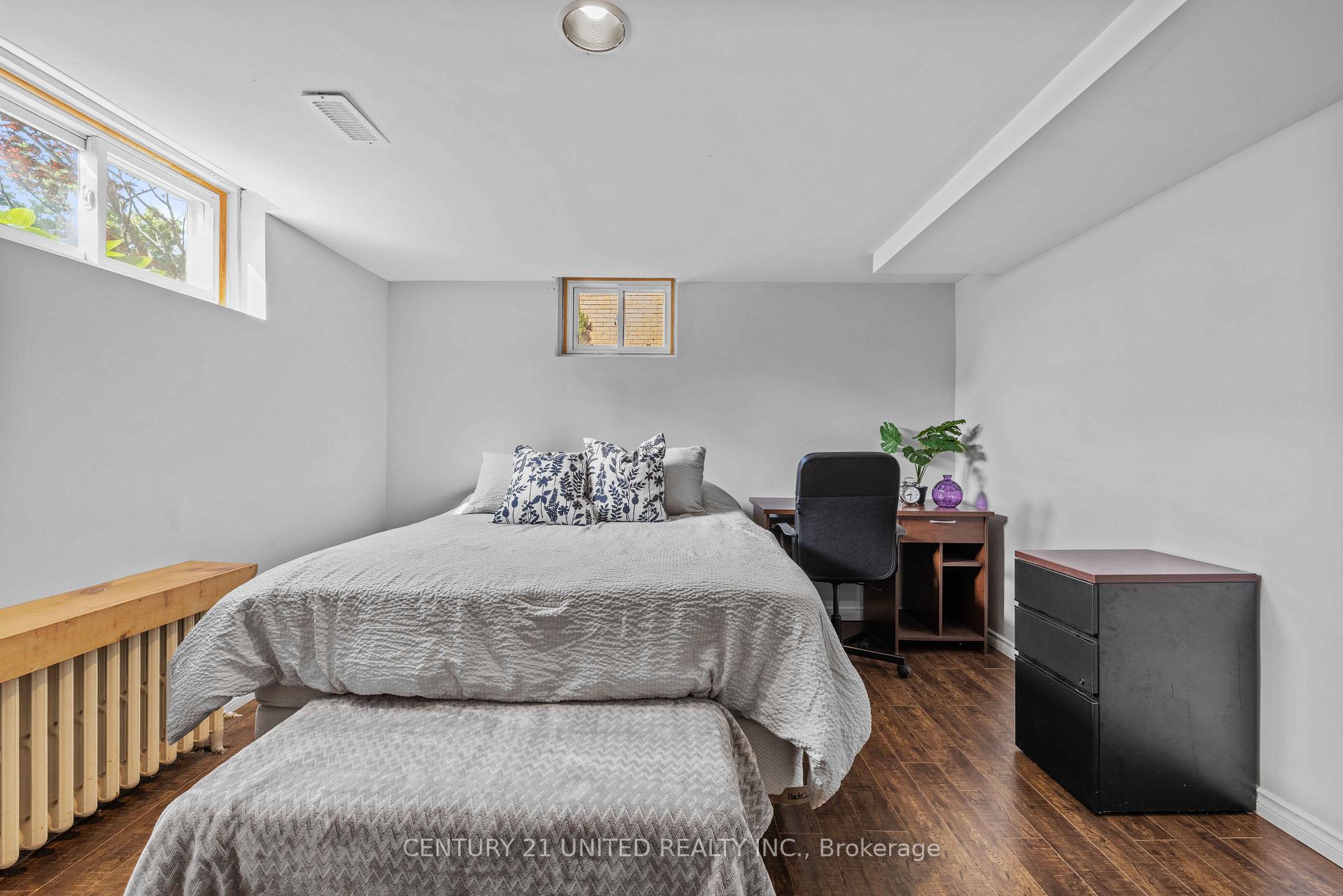 Photo 24 of 1056 Glebemount Crescent, Peterborough, Northcrest Ward 5 — HOMEH