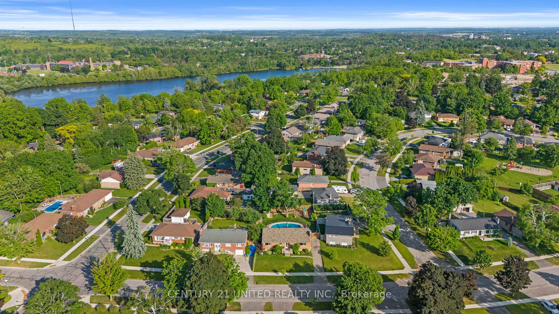 Photo 28 of 1056 Glebemount Crescent, Peterborough, Northcrest Ward 5 — HOMEH