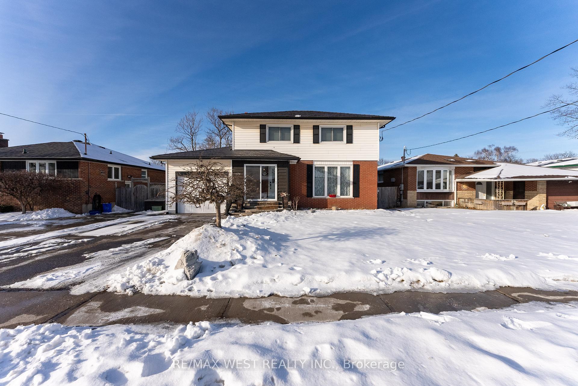 Photo 2 of 976 Olive Avenue, Oshawa, Donevan — HOMEH