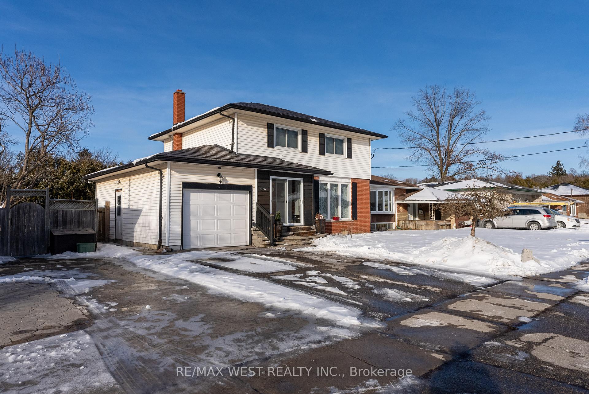 Photo 3 of 976 Olive Avenue, Oshawa, Donevan — HOMEH