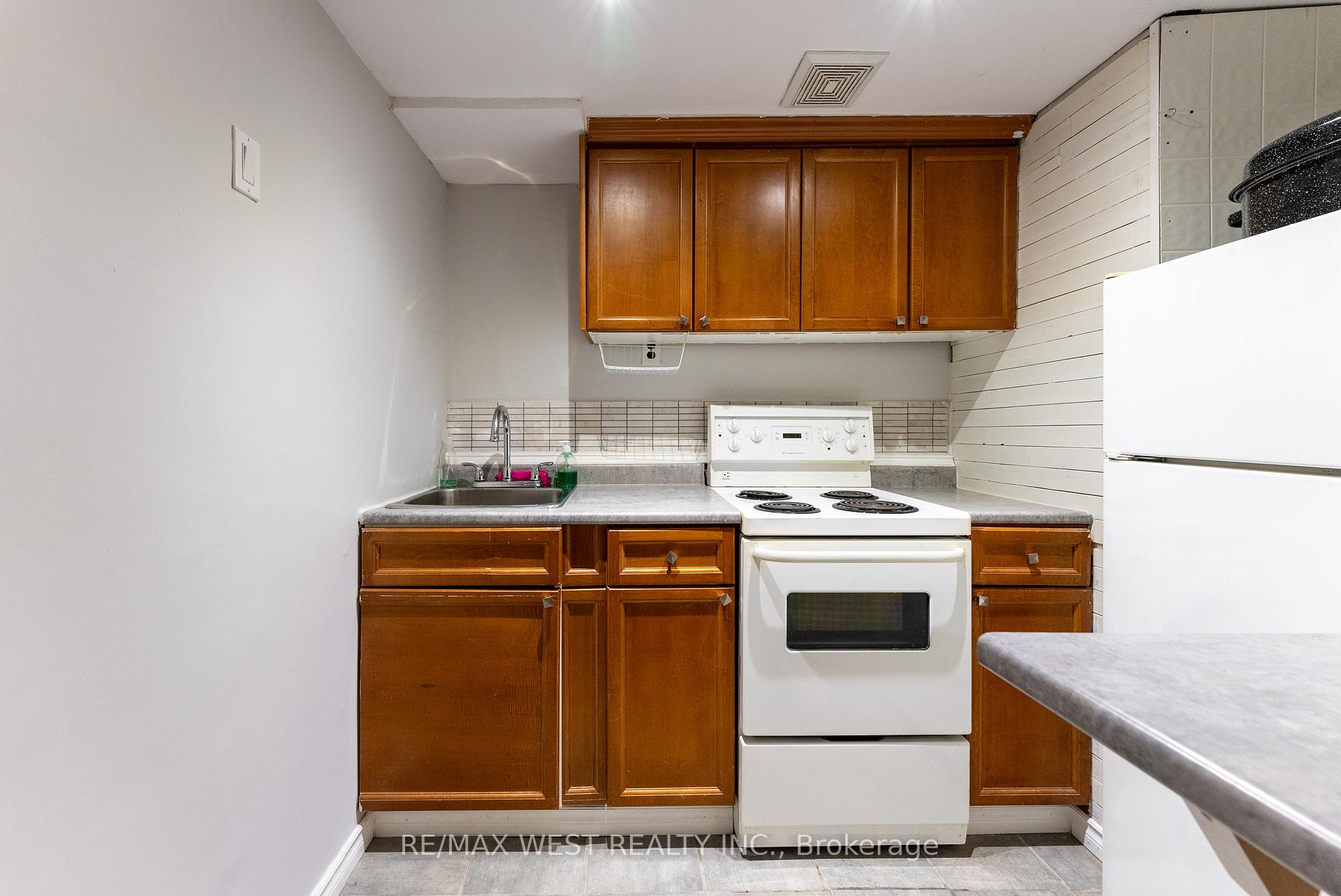 Photo 27 of 976 Olive Avenue, Oshawa, Donevan — HOMEH