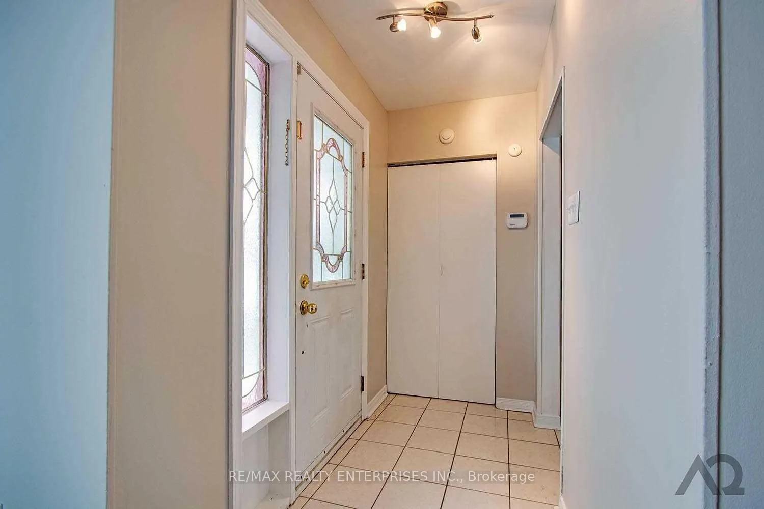 Photo 2 of Unit Upper L, 10 Doncaster Drive, Brampton, Southgate — HOMEH