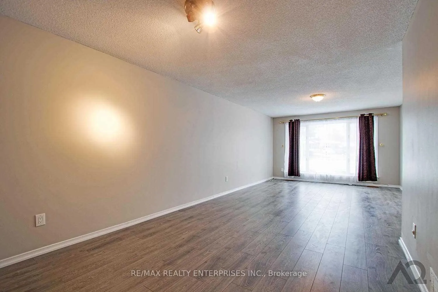 Photo 4 of Unit Upper L, 10 Doncaster Drive, Brampton, Southgate — HOMEH