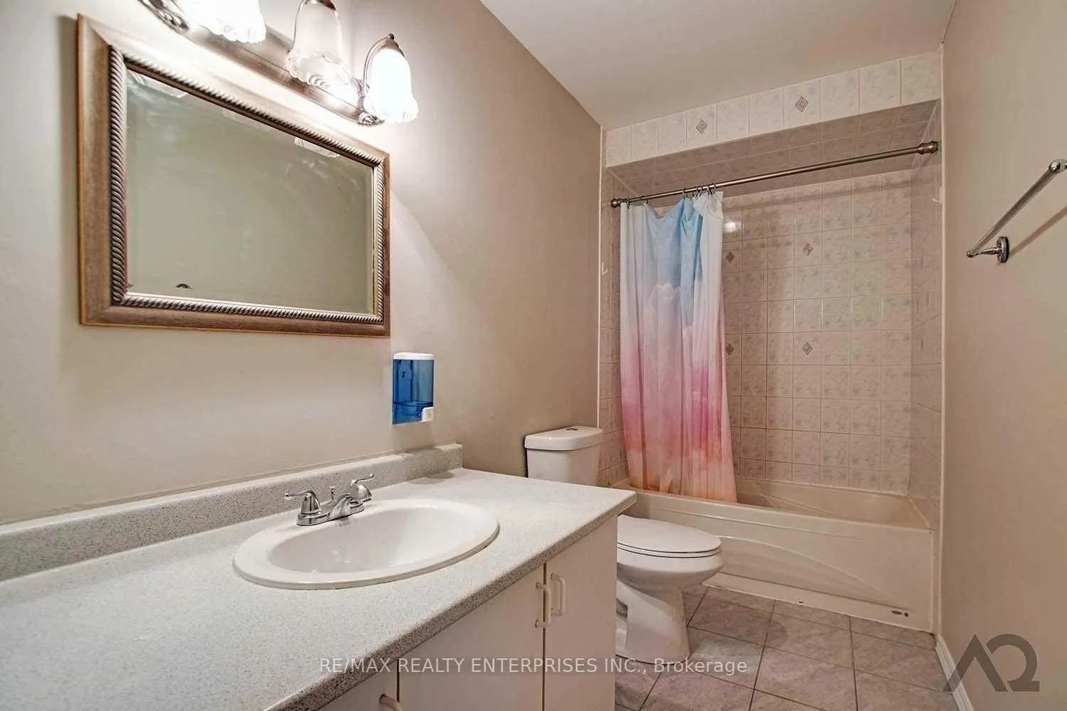 Photo 7 of Unit Upper L, 10 Doncaster Drive, Brampton, Southgate — HOMEH